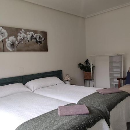 Alojamiento Oviedo 3 Con Parking 外观 照片
